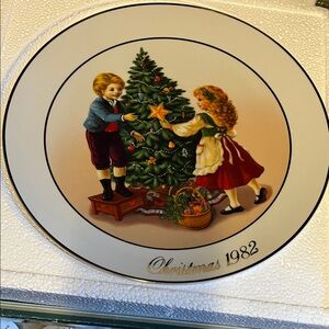 Avon Christmas 1982 Plate with Festive Scene